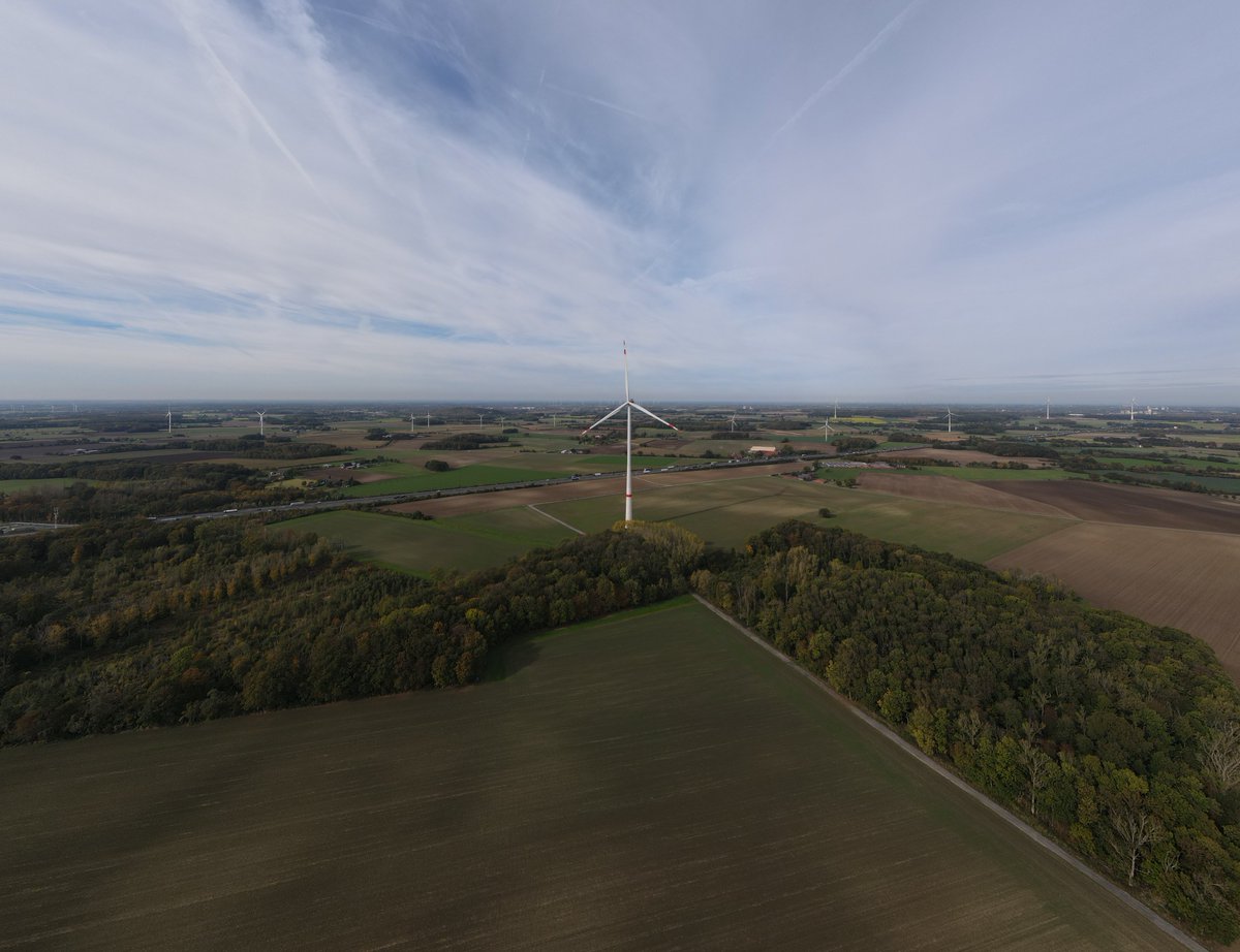 Du möchtest deine Zukunft nachhaltig 🍃gestalten? Wie wäre es den mit einem Job im Bereich der erneuerbaren Energien🤔? Dann komm in unser fittes😉 #Prowind Team: prowind.com/karriere/#sect…