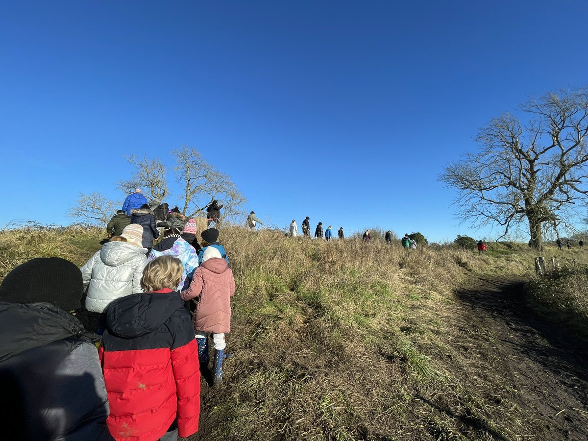 bonnevilleps's tweet photo. Year 5 walking alone the Roman wall at Silchester. Hard to believe that it’s almost 2000 years old! #RottenRomans https://t.co/ytN79Quisj