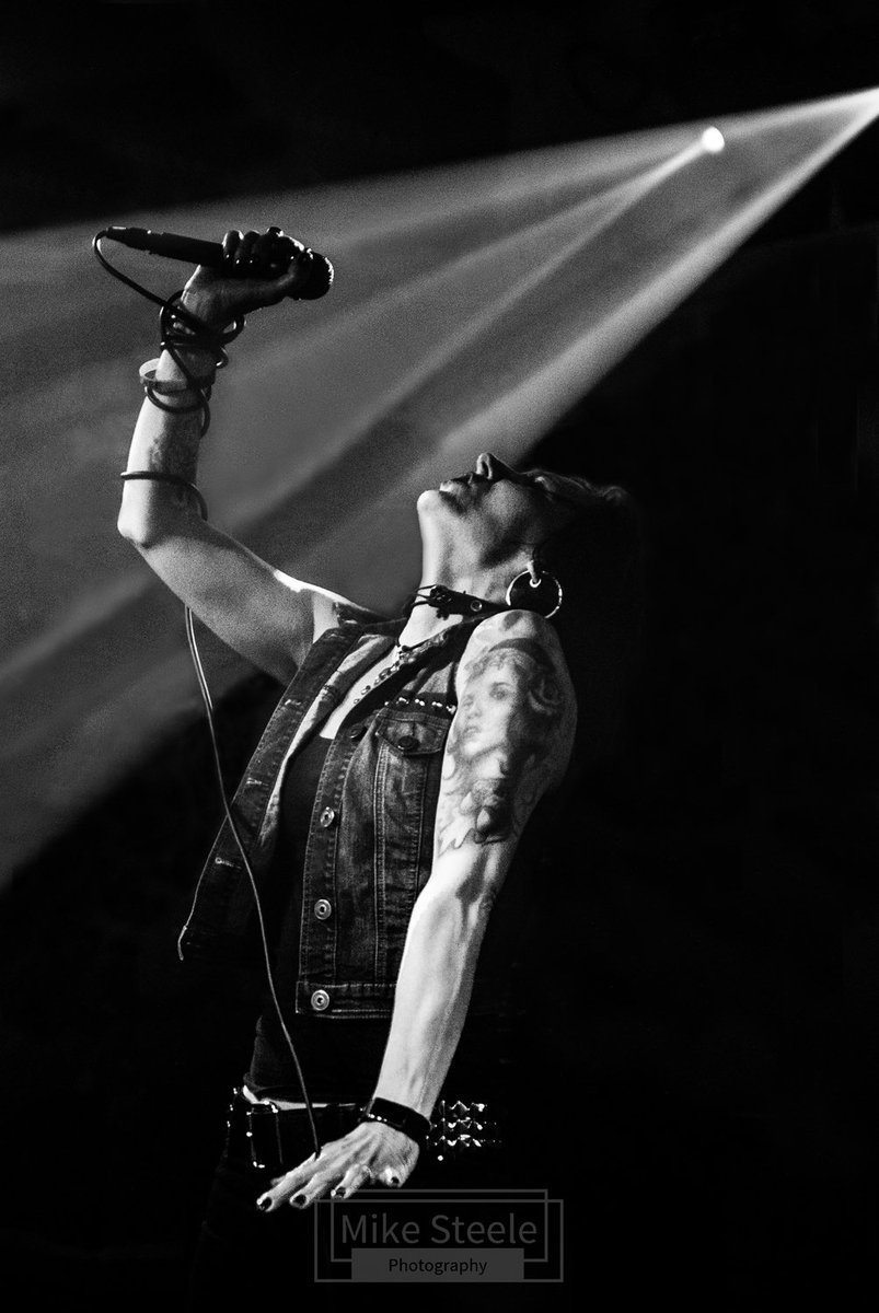 msteele_images's tweet photo. A portrait of Beki Straughan of Chaos 8 bathed in light.
@Chaos8music
#bekistraughan #chaos8 #punk #punkrock #punkmusic #gigphotography #bwportrait #nikond4 https://t.co/GzLrzEYxTr