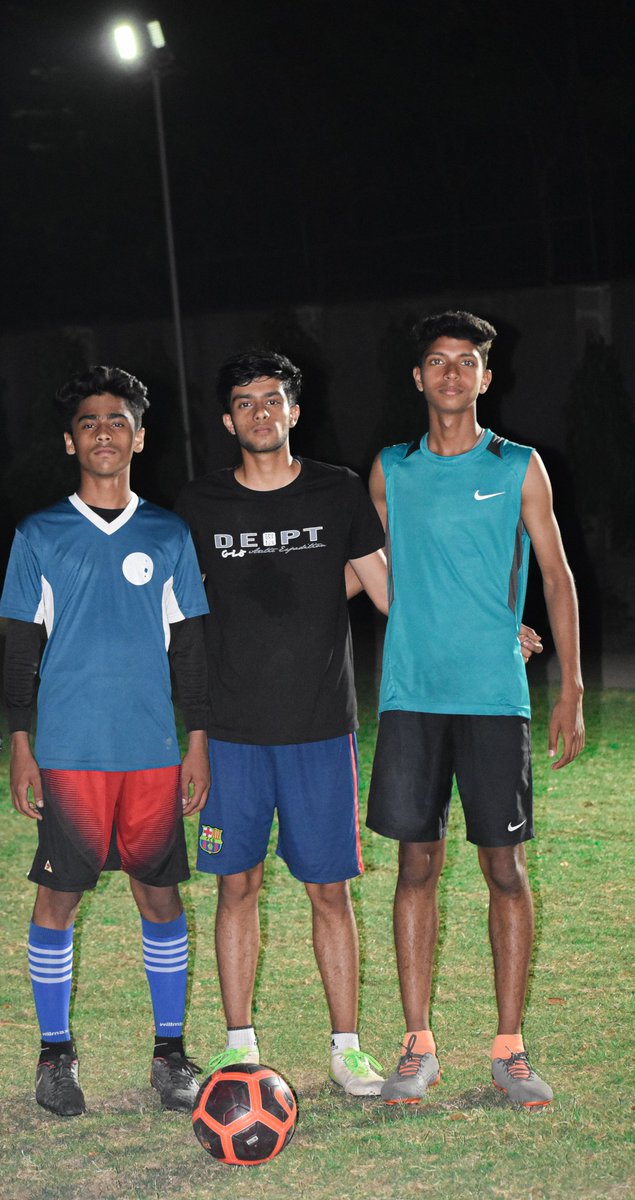 ZidocFc's tweet photo. Football ⚽ Night 🌃 🌙 training is the best ❤💯❗#zidocfc #football  #FORCABARCA #YouTube #YouTubeShorts #IndianFootball @YouTube @YouTubeCreators @Jyotirmaydasjd #soccer #soccerpicks https://t.co/A8FqbJ1n05
