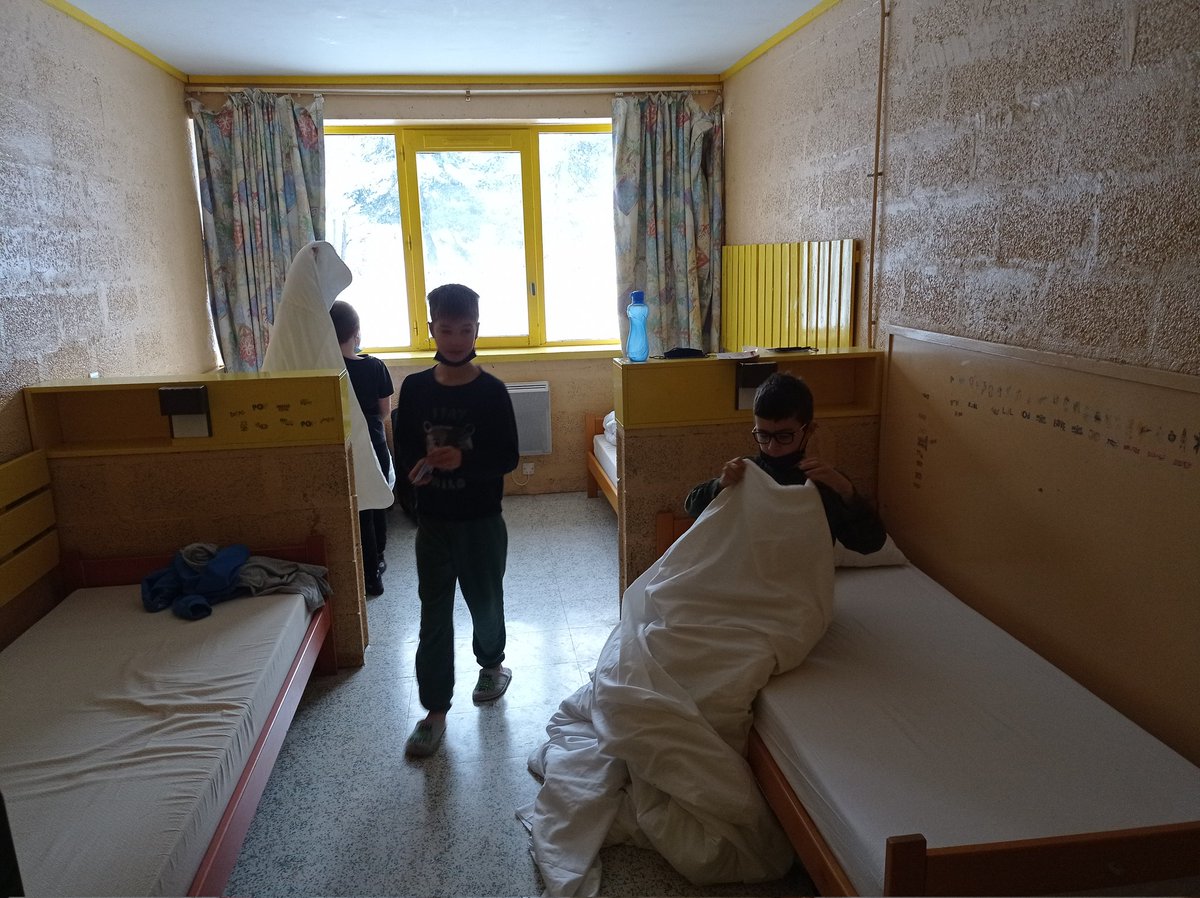 CMIzeron's tweet photo. Rangement de la chambre. https://t.co/BPDOj09hDD