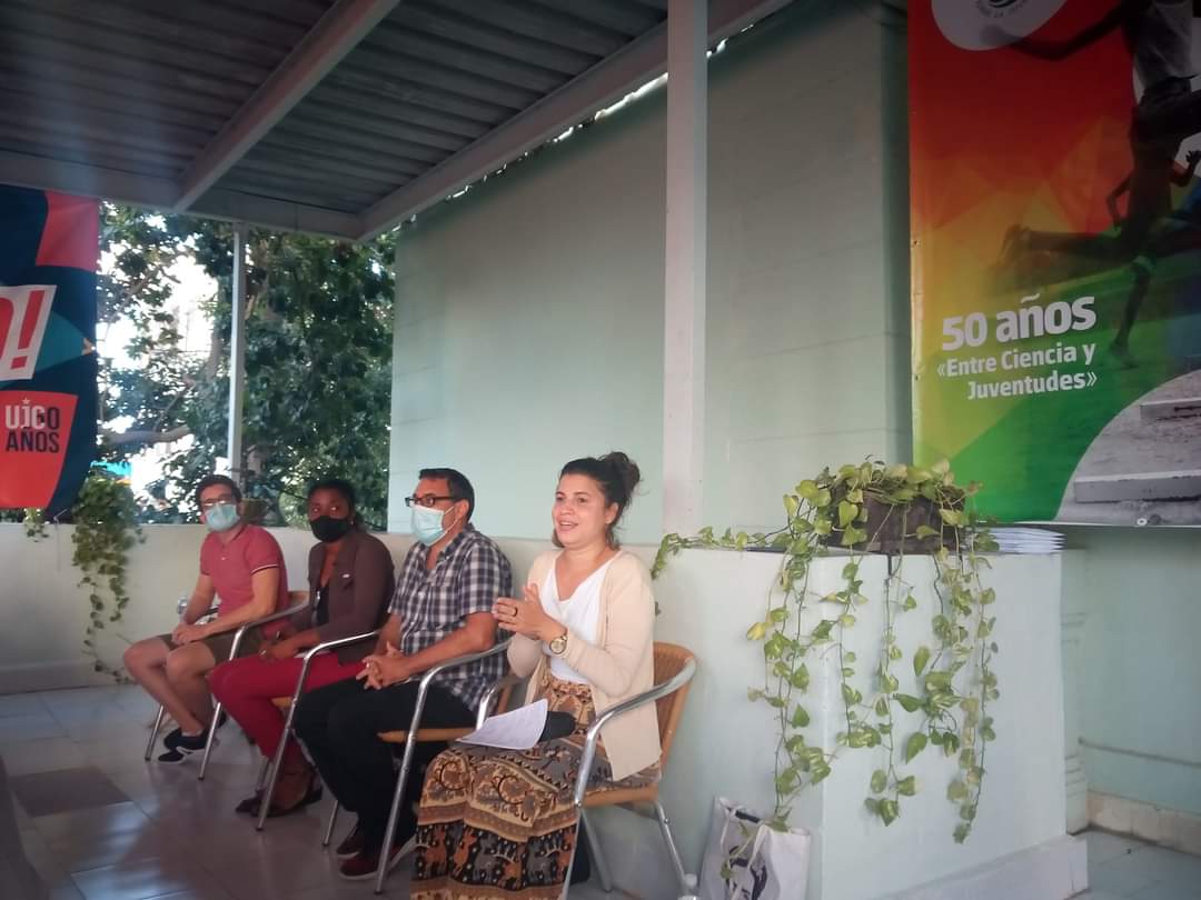 Muy agradecida de los jóvenes investigadores del Instituto de Historia de #Cuba, el Instituto de Investigaciones Culturales Juan Marinello y de la Universidad del Deporte, así como los estudiantes, quienes hicieron interesantes aportes para nuestro trabajo. #CubaVive <a href="/DiazCanelB/">Miguel Díaz-Canel Bermúdez</a>