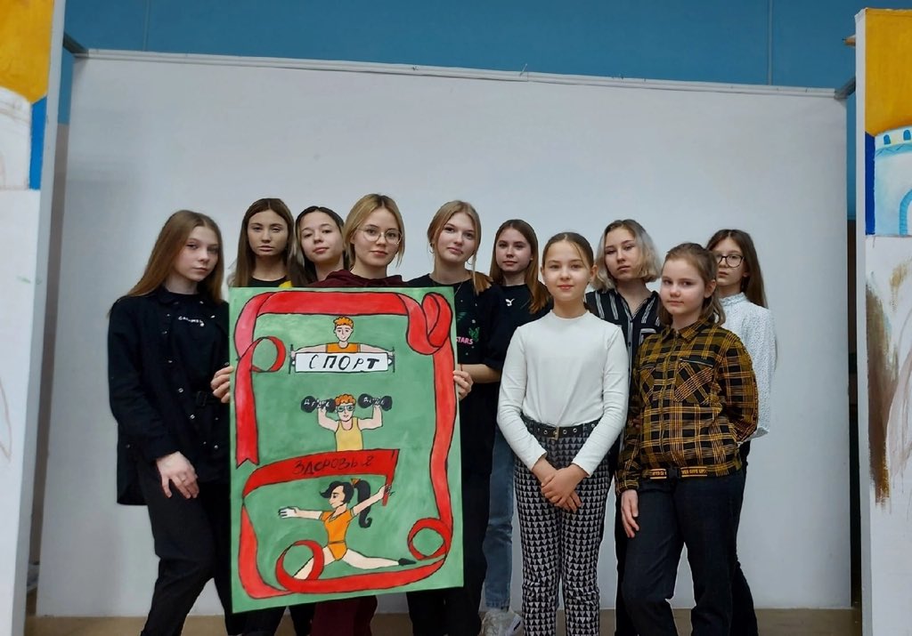 jAwepGJJumgto5r's tweet photo. За несколько дней до новогодних каникул, активисты УСУ «Перспектива» совместно с волонтёрами ДМО провели для среднего звена веревочный курс по агитации ЗОЖ и профилактике вредных привычек. Сплотились, оздоровились, вооружились!🌟 https://t.co/SsODbvfwhf