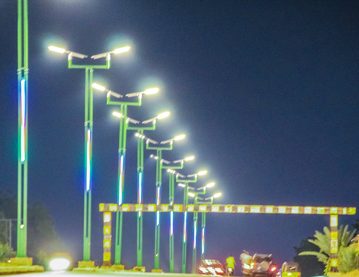 Haji_Shehu's tweet photo. Night view of Bauchi Road as @GovernorInuwa's administration installed a solar powered street lights. https://t.co/L07RqRyYC0