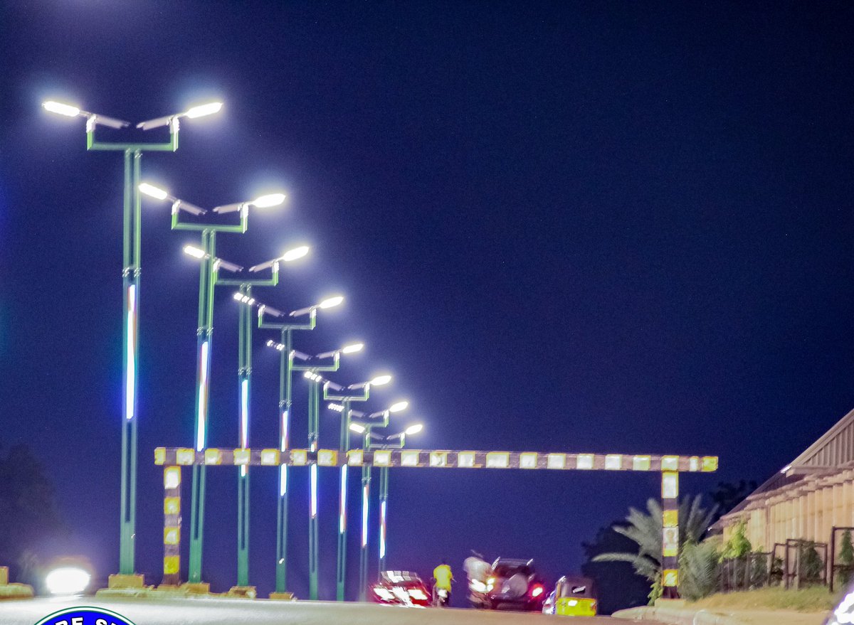 Haji_Shehu's tweet photo. Night view of Bauchi Road as @GovernorInuwa's administration installed a solar powered street lights. https://t.co/L07RqRyYC0