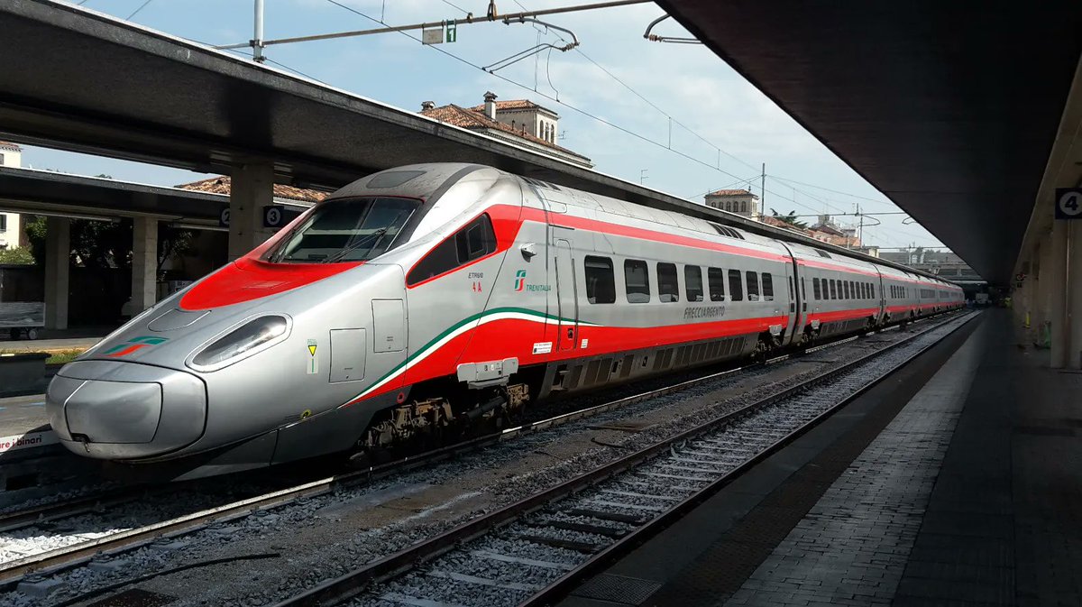 Cor_Com's tweet photo. #AltaVelocita', #Tim potenzia la #ReteMobile. Al fianco di #FS anche @WindTreOfficial https://t.co/PK4FNmXjdK https://t.co/EFPPo4RUpF