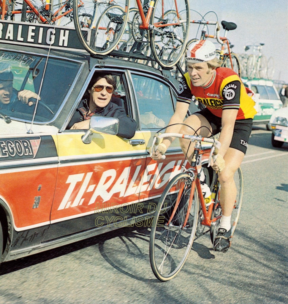 Miroir2Cyclisme's tweet photo. En ce jour, une pensée pour Peter Post 🇳🇱 , vainqueur de Paris-Roubaix 1964 et Directeur Sportif de l'équipe Ti-Raleigh puis Panasonic, Novemail de 1974 à 1994 🕯️
Peter Post disparu le 14 janvier 2011.
📸 MC (avec Hennie Kuiper)
#PeterPost #cyclinggreats #cyclisme #ciclismo https://t.co/Chi2ALbLuH