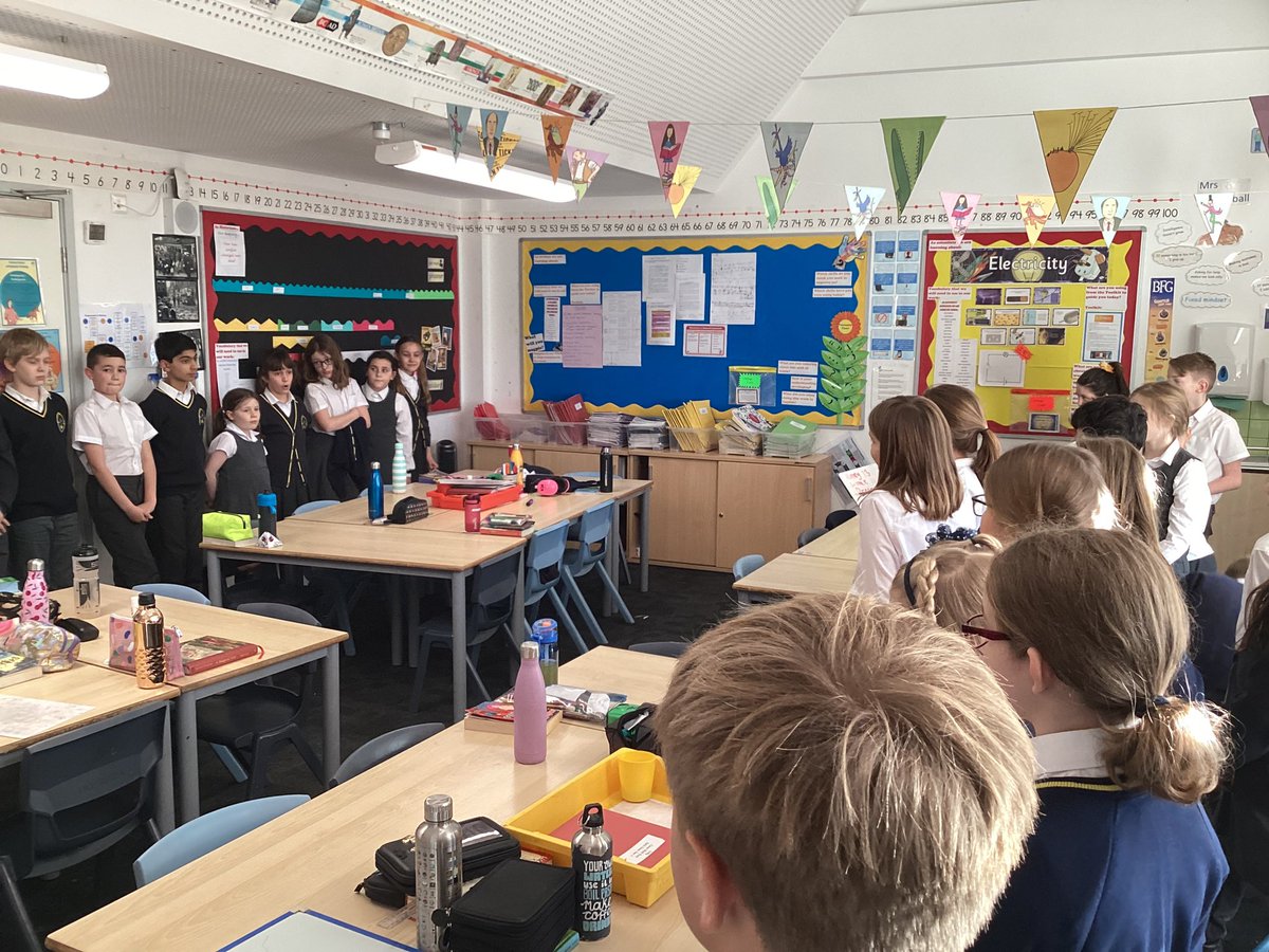HarpAcademy1's tweet photo. Dahl class have been debating the topic ‘should we get a swimming pool in the school hall?’ As part of our balanced arguments English unit. Very valid for and against arguments and great use of conjunctions. #english #communicationdriver https://t.co/YwSV0QXHO7
