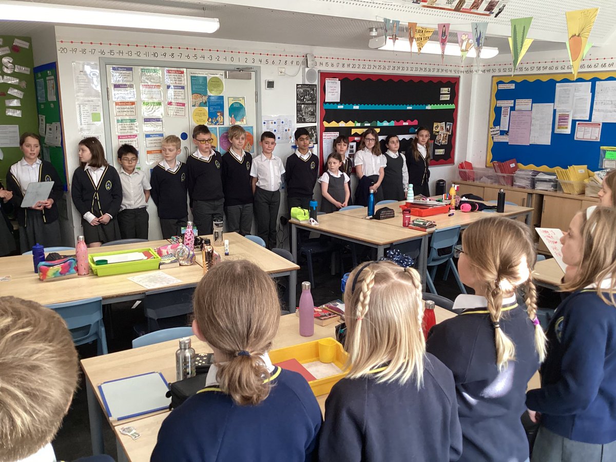 HarpAcademy1's tweet photo. Dahl class have been debating the topic ‘should we get a swimming pool in the school hall?’ As part of our balanced arguments English unit. Very valid for and against arguments and great use of conjunctions. #english #communicationdriver https://t.co/YwSV0QXHO7
