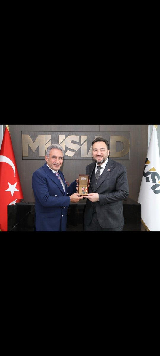 Değerli İş insanı, kıymetli  dostum 
Mahmut Asmalı Bey'i Müsiad Genel Başkanlığına seçilmesi dolayısı ile makamında ziyaret ederek ekonomideki  son gelişmeleri değerlendirip  istişareler yaptık. Kendisine ve yönetimine üstün  başarılar temenni  ediyorum.