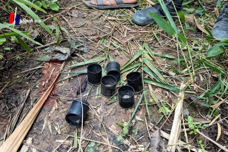 spring21MM's tweet photo. Military Terrorists Raided many houses in Waibula city and Mwarzaw village in #Falam Township,Chin State on Jan 6-7,Destroyed and Burnt Down civilians' properties from the houses—Forcing the whole city and village to flee.
#HelpMyanmarIDPs 
#2022Jan14Coup
#WhatsHappeningInMyanmar https://t.co/xUbFgYa8tc