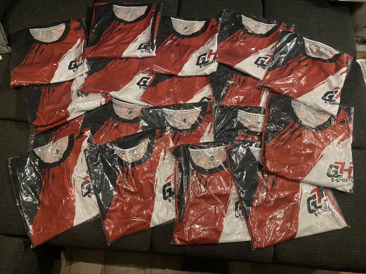 GHReSports's tweet photo. Eine neue Lieferung mit Jerseys sind eingetroffen! 🥳
#lookslikeagentleman

Bereit fürs CoD LAN Wochenende bei @ebattleGG Circus 
#playhardbeagentleman 

Danke an unseren Partner @GGGoodGear ❤️ https://t.co/W5ugdioSyL