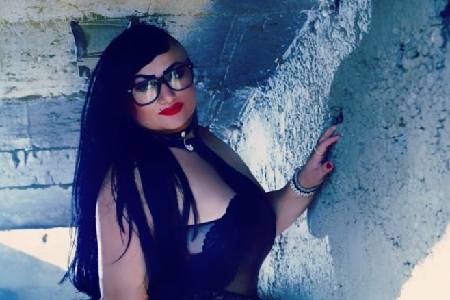 C'est l'anniversaire de MiaTaylor. Envie de lui faire plaisir ? eurolive.co/?module=public…