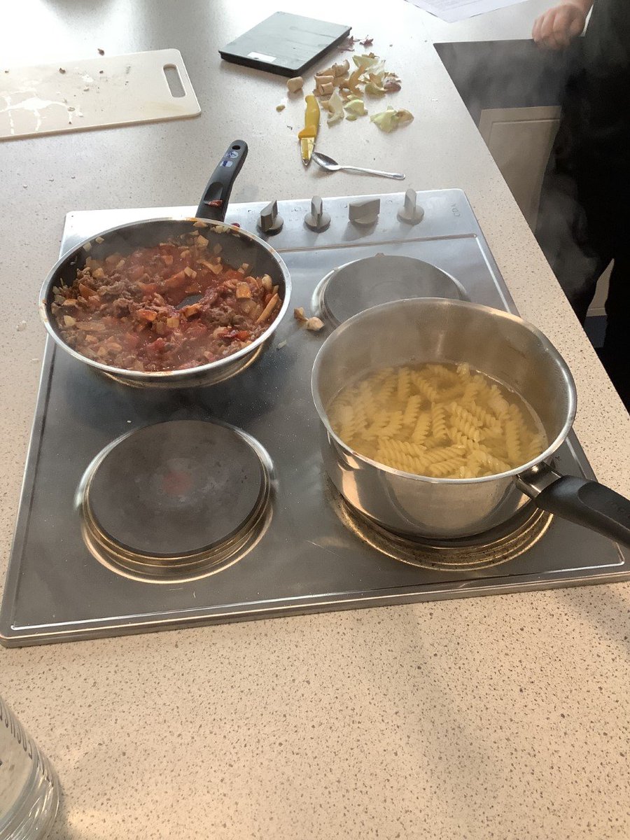 Southern_Cro1's tweet photo. G8 made a fantastic pasta bolognese - well done! #sehm #believeinsuccess #foodtech #cooking https://t.co/x0MssycMXJ