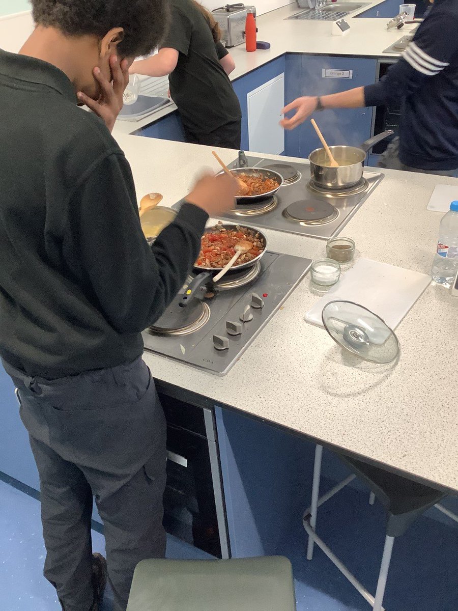 Southern_Cro1's tweet photo. G8 made a fantastic pasta bolognese - well done! #sehm #believeinsuccess #foodtech #cooking https://t.co/x0MssycMXJ