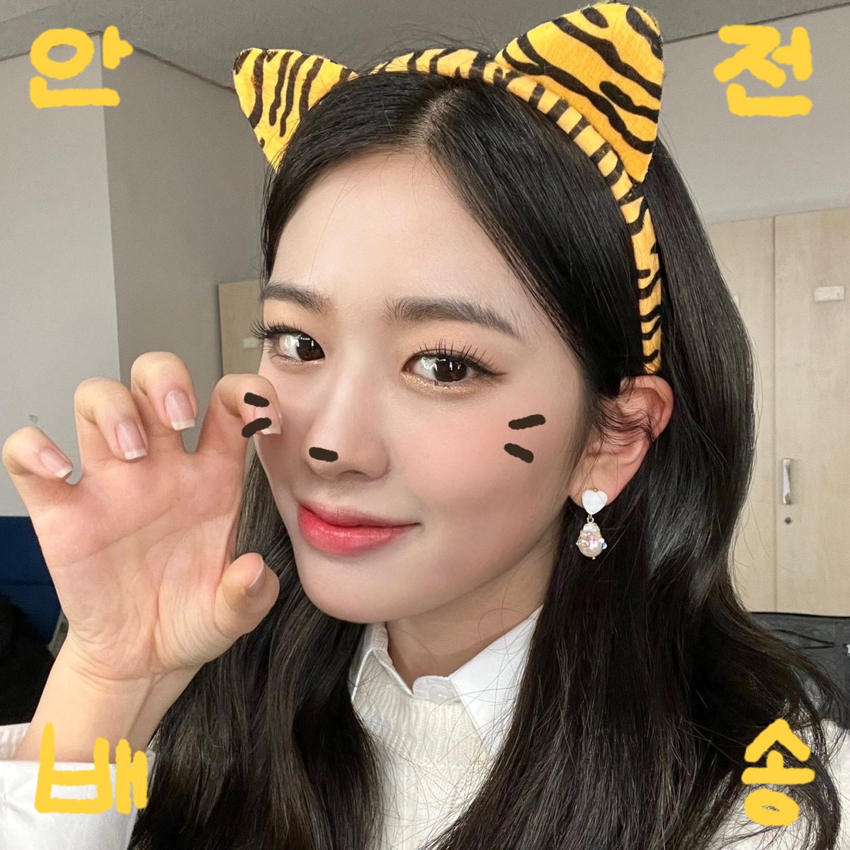 seohanseul's tweet photo. 「🖤🌷아이브 도무송 도안 무료나눔🌷🖤」

사용료 #rt + 도안 신청! 문구는 3~5글자『걸그룹 ~ 남돌 투바투 엑소 방탄 까지』

반응 괜찮으면 타돌도 올립니다

절대 판매 금지🚫 

트와이스여자친구레드벨벳방탄엑소투바투아이즈원에스파스테이씨마마무아이브빌리블랙핑크엔시티도안나눔신청 https://t.co/xrqys7eODH