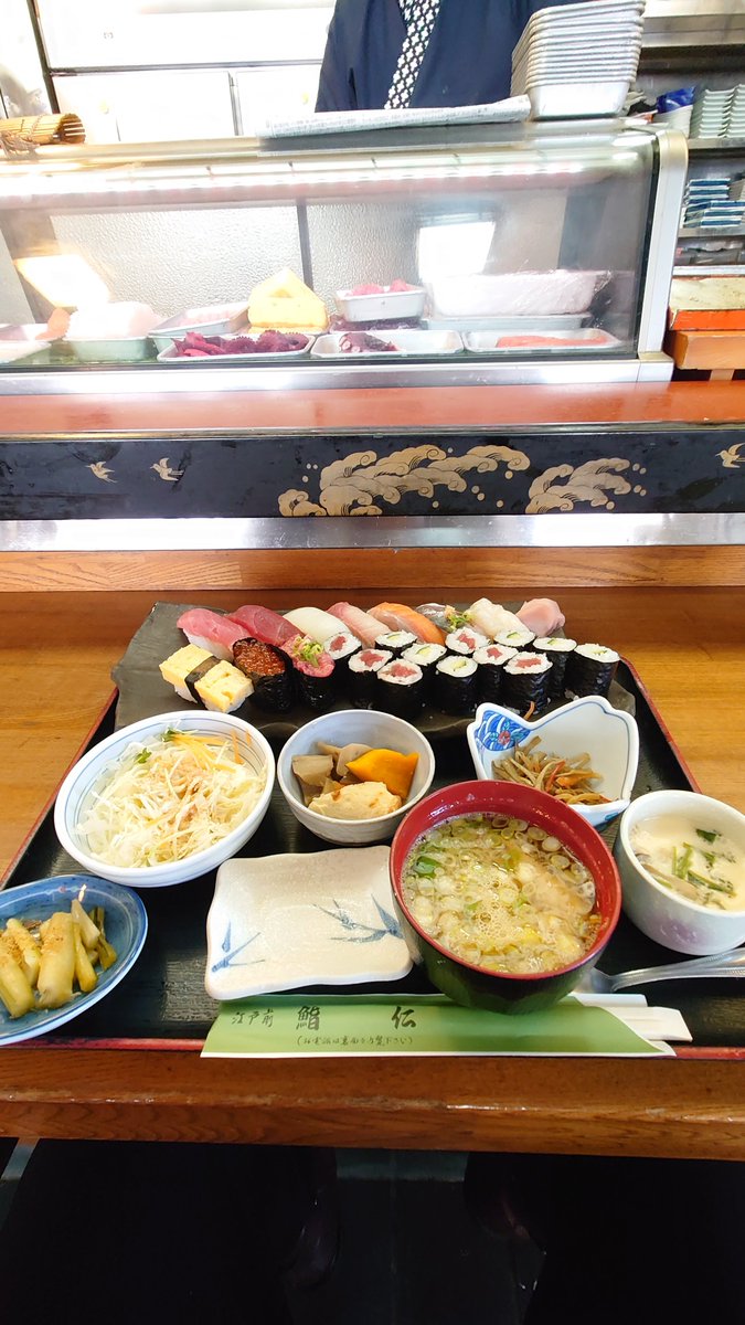 鮨仁さん 尾張部店 「まんぷくランチ」🍣 小皿の多さ茶碗蒸しまで付いてる この寿司はまんぷく過ぎる🍣😄