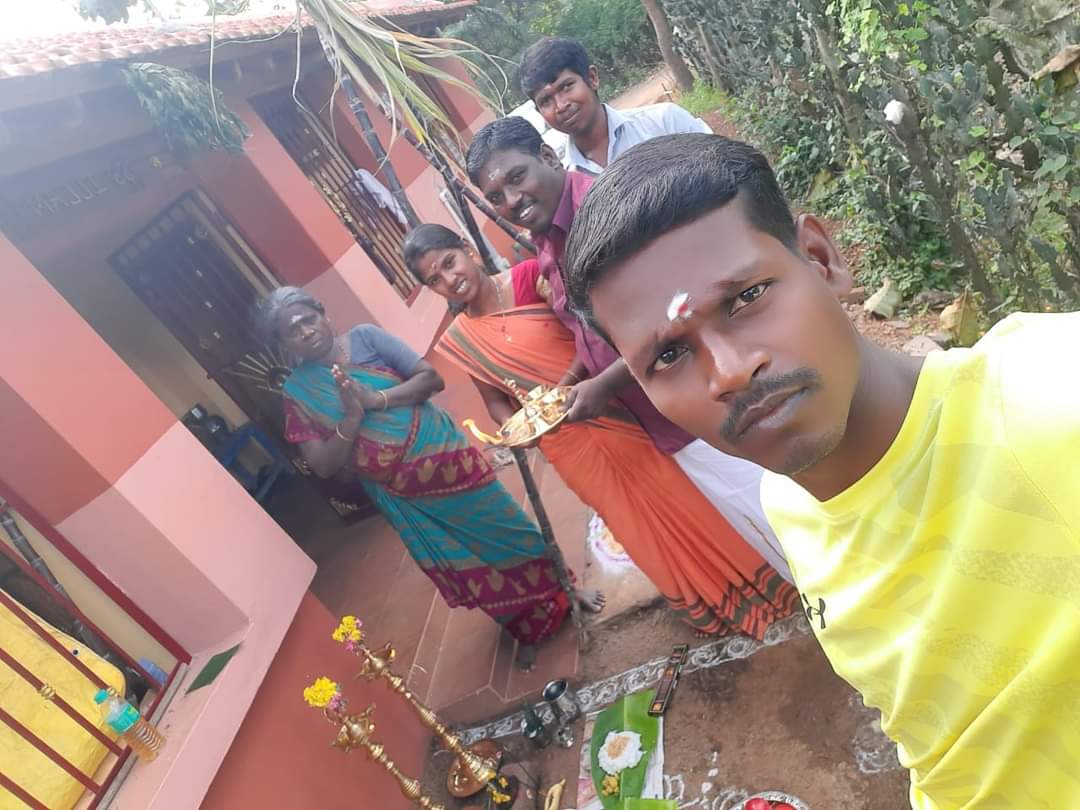 ManimaranSella's tweet photo. தமிழர் திருநாளில்
எங்கள் வீட்டு பொங்கல்!

நல்லதே நினைப்போம்!

நல்லதே செய்வோம்!!

நல்லதே நடக்கும்!!! https://t.co/NBqlBVlbwc