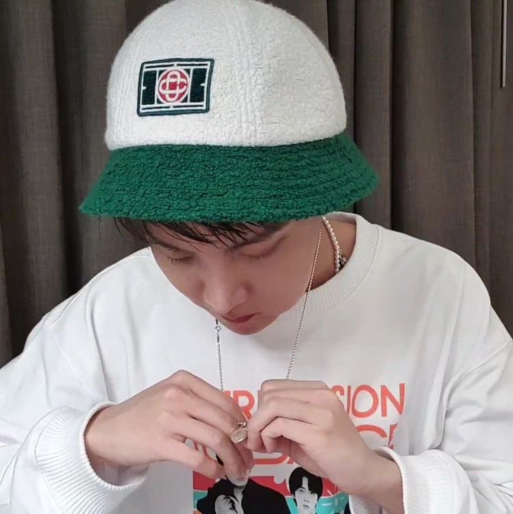 linh_tho6's tweet photo. #KOREAQUEST_JHOPE  cưng xĩu https://t.co/ABcir9SyrA