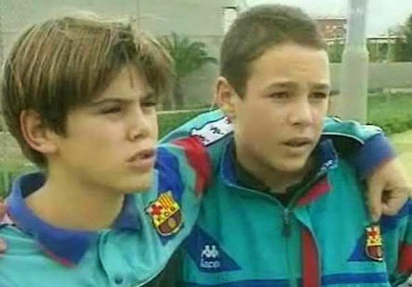 Happy Birthday Victor Valdés!

Here he is as a kid with Pepe Reina at Barcelona! 