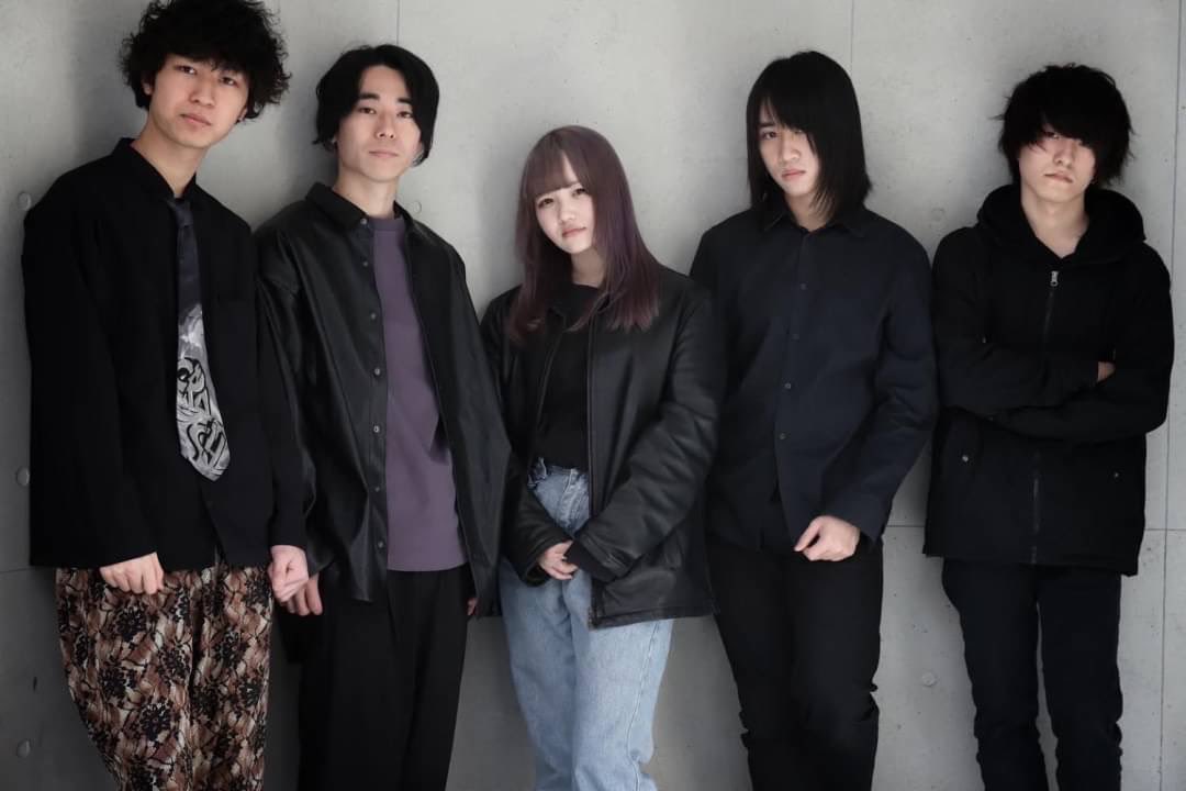 SHSC_2022's tweet photo. ⭐︎出演者情報⭐︎
lyrical @LYRICAL__XX

2019年結成。ボーカルのHeraを中心としたプロジェクト。Heraのメッセージ性のある歌を真っ直ぐなロックサウンドで支える。
現在は制作期間に入っている。 https://t.co/LC1vBaa8p0