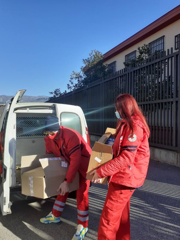 CKCG_MRC's tweet photo. Za tražioce azila u Crnoj Gori, obezbijedili smo medicinsku pomoć u vidu ljekova, onima kojima su neophodni za trenutno ili dalje liječenje.
Ljekovi su obezbijeđeni kroz projekat koji je podržao @UNHCRMNE .
#AsulumSeekers #MigrantsSupport #EverywhereForEveryone https://t.co/lUssUN0uBl