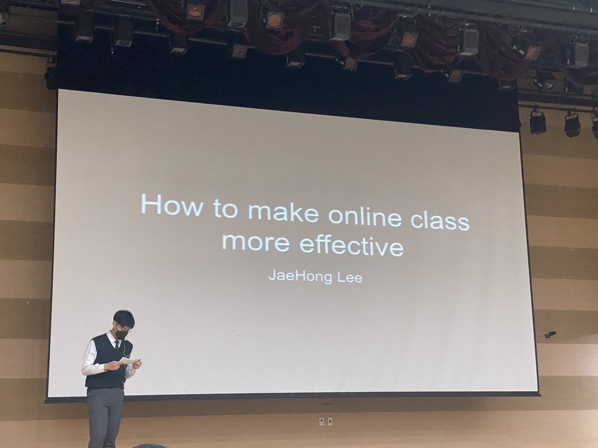 Mr. Paige’s HS Public Speaking class’s final presentations take the form of TED talks. #sjajeju #publicspeaking