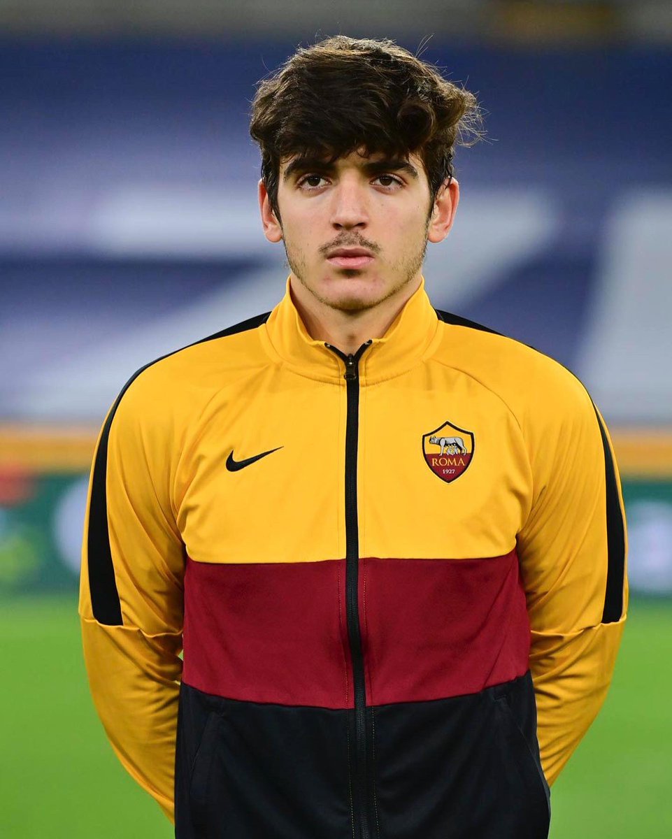 Gonzalo14villar's tweet photo. Roma…è arrivato il momento di chiudere questi 2 meravigliosi anni. 
Se sono onesto non pensavo potesse finire cosi, ma rimangono soltanto tanti magici momenti insieme a voi. 
Il mio cuore sará sempre giallo e rosso, non importa dove sia io, e Roma sarà sempre la mia città. 💛❤️ https://t.co/VKkH8TSRO3