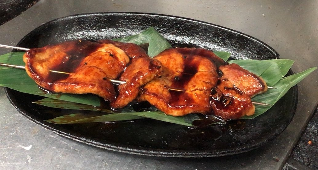 IZAKAYA_YAAMA's tweet photo. 大衆居酒屋YAAMA、17時から開店致しております！
オススメは何と言ってもしょうが焼き！
今年で50年となる里の秘伝のタレを使用した豚のしょうが焼き串はもちろん、とりしょうがのタレ串も絶品です(๑˃̵ᴗ˂̵) https://t.co/xjOSDyTmUi