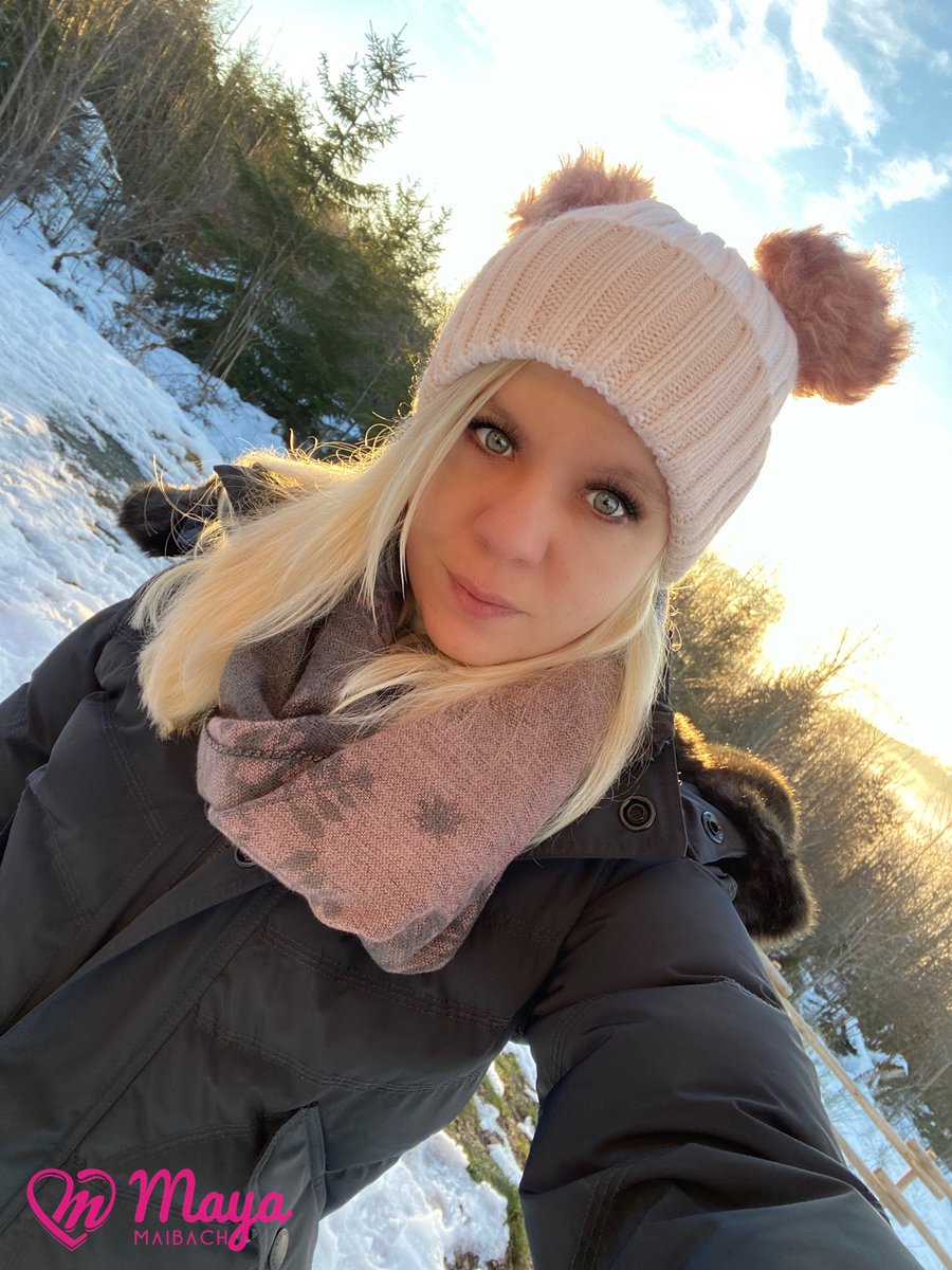 Wünsche euch einen schönen Tag 💙 . #happy #sweet #outdoor #blond #hair #blondehair #greeneyes #love #snow #schnee