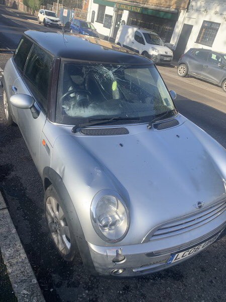 mywindscreen's tweet photo. We’ve auto glaziers heading to Spinning Path, Exeter to replace the windscreen on a 2006 Mini Cooper. #car #windscreen #replacement #Mini #Cooper #Exeter #myWindscreen 🚘 https://t.co/VmBZlFQJal