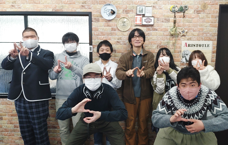 ProjectN_info's tweet photo. 本日の通学コースαクラスでは、博報堂より古典転生の実績がある須田和博さんをお招きし講演を実施！「新しい普遍」をテーマに、アイデアの活かし方や心構え、古典と新しいものを組み合わせた事例をお話し頂きました😄生徒はメモを取りながら制作する上で意識するポイントを吸収しました✨ #N高 #S高 https://t.co/h1KX1HnjKR