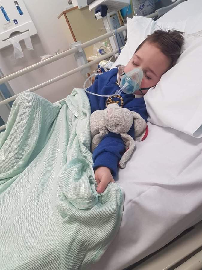 DebsCarter1's tweet photo. @EnvAgencyMids this poor boy in hospital @RoyalStokeED with the stench of @WalleysQ landfill filling his lungs. To have to breathe toxic gasses in a hospital; babies breathing their 1st breath, others breathing their last, to the vile stench of landfill poisons - unacceptable! https://t.co/PLNWBL29t6