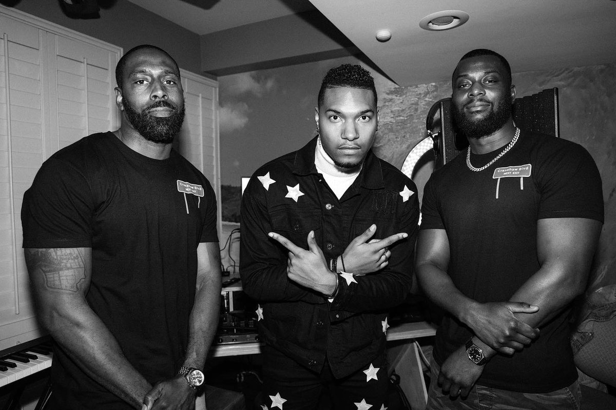 eme_josiah's tweet photo. Back in the studio 🔥🔥 https://t.co/e2fpSjVQVC