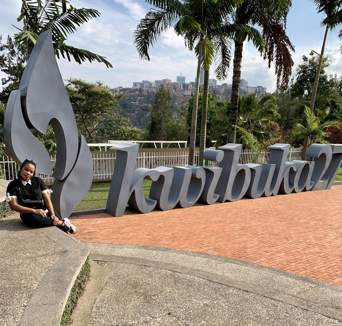 Ifeobii's tweet photo. HOW I SPENT MY HOLIDAYS: #African country U can visit #thread

WELCOME TO THE REPUBLIC OF 🇷🇼 
Rwanda, is known as the land of thousand hills⛰️, a landlocked country listed as the ninth safest country in the world🌎 and arguably the safest country in Africa,which is immediately… https://t.co/G4X9wbFicb