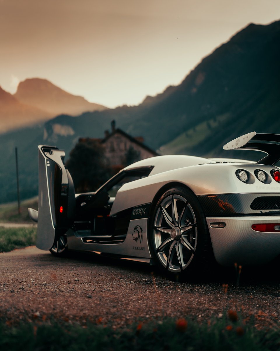 koenigsegg's tweet photo. Next on #koenigseggsoftheworld is this gorgeously rare Koenigsegg Trevita in Andermatt, Switzerland.
 
#Koenigsegg #Trevita #CCXR #Carbonfiber https://t.co/lPR6DPGFCa