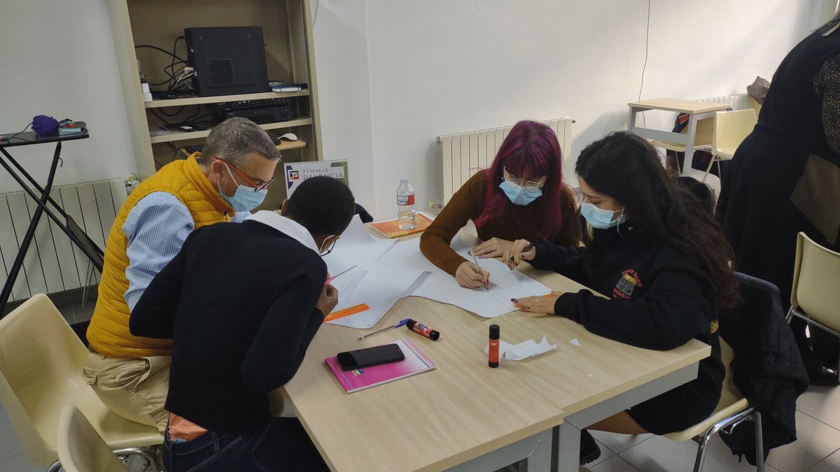 Empezamos un año nuevo y volvemos a trabajar!. Trabajando sólo, cualquier urgencia te obliga a parar otras actividades. En #equipo, con unas buenas normas y una dinámica para autogestionarse, todo es posible!@AytoPalencia <a href="/ADLPalencia/">ADL Palencia</a> <a href="/CatedraComEx/">Cátedra de Comercio Exterior</a> <a href="/comercio_uva/">Facultad de Comercio y RR.LL.-UVa</a> <a href="/universidaddeva/">Universidad UVa</a>