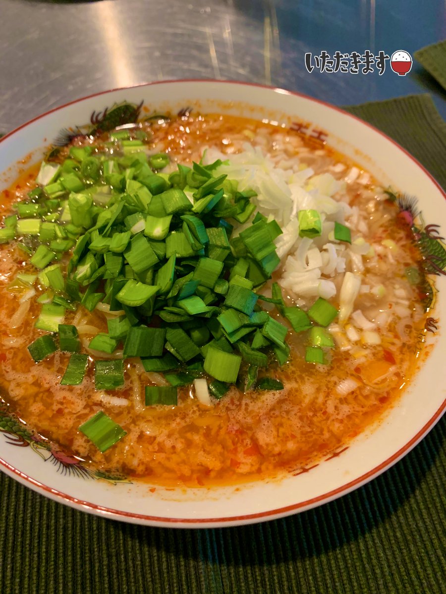 今日もお昼はラーメンを作りました。辛めのやつです。