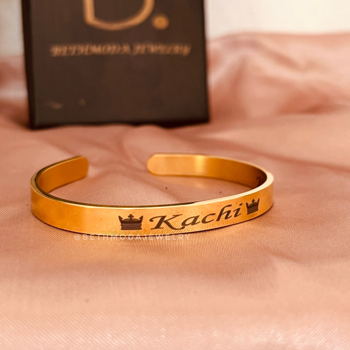 Bethmodajewelry's tweet photo. See the best way to say those sweet words to that special person 🥰🥰

We can get it ready for you in 24 hours 💃🏾

Price: 9,500 naira 

Colours: Gold and Silver https://t.co/6OvxvzbwhJ