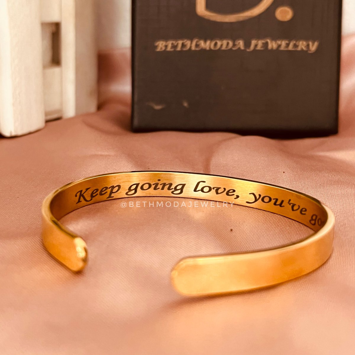 Bethmodajewelry's tweet photo. See the best way to say those sweet words to that special person 🥰🥰

We can get it ready for you in 24 hours 💃🏾

Price: 9,500 naira 

Colours: Gold and Silver https://t.co/6OvxvzbwhJ