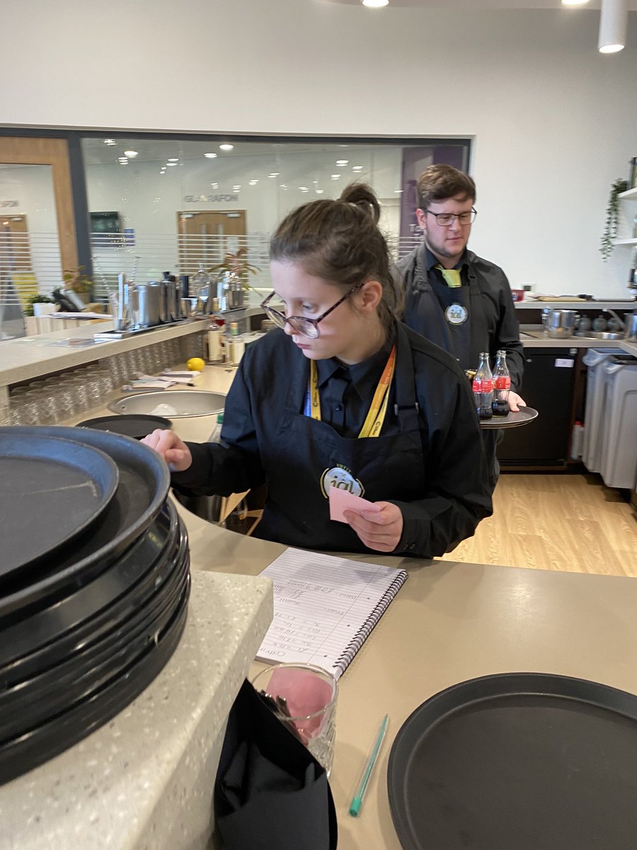 jarvisa25's tweet photo. Awesome service yesterday in @IalRestaurant with the level 1 learners #itsatakeover #hospitaity @colegcambria @Hudson1Judith https://t.co/XZ8JwlP08v