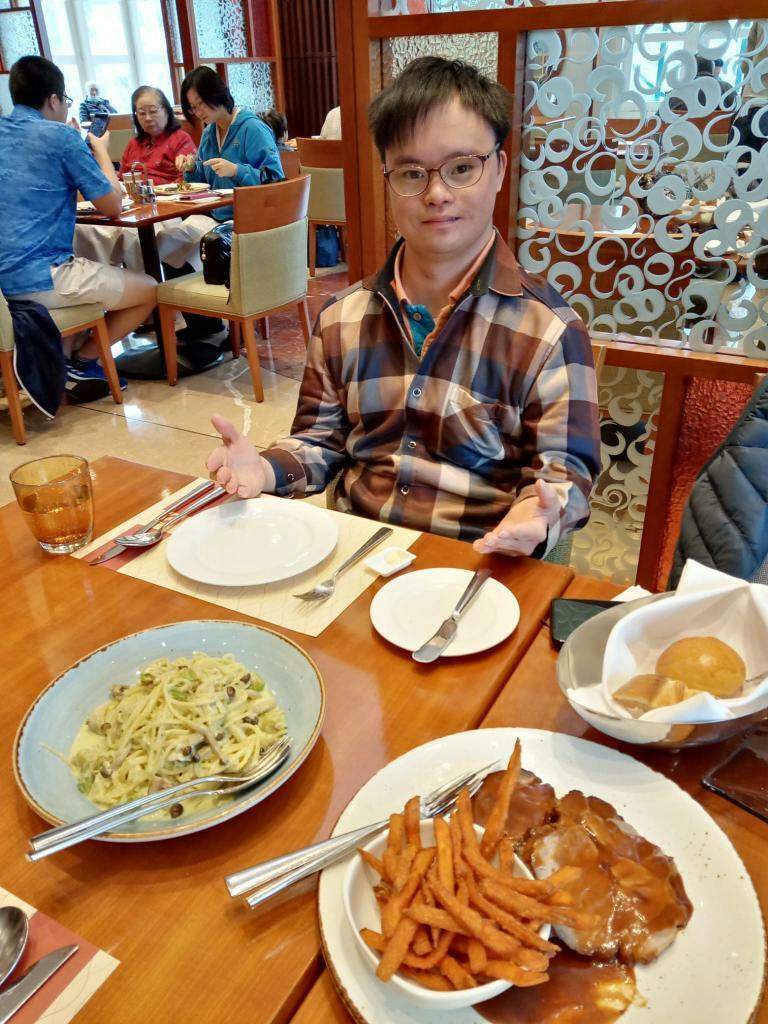 nathanleungg's tweet image. I&apos;ve never been this happy to begin university again! #thirdsemester #happycollegelife #HappyNewYear2022 #thatsthetweet