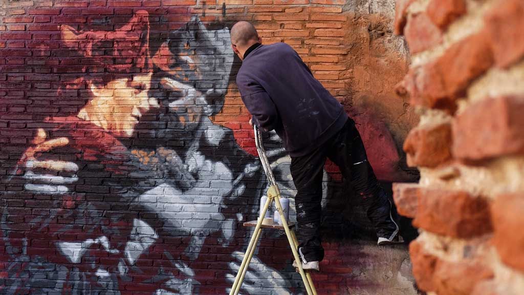 SetmanariEbre's tweet photo. ▶ LA NOTÍCIA: Roc Blackblock · “Els murals al carrer em permeten rescatar històries oblidades de la memòria popular”
#TerresdelEbre #ForaPista @mestrealbert @rocblackblock @mursdebitacola @ximorambla
https://t.co/WyedzpCXdS https://t.co/7vCzAAdzoi