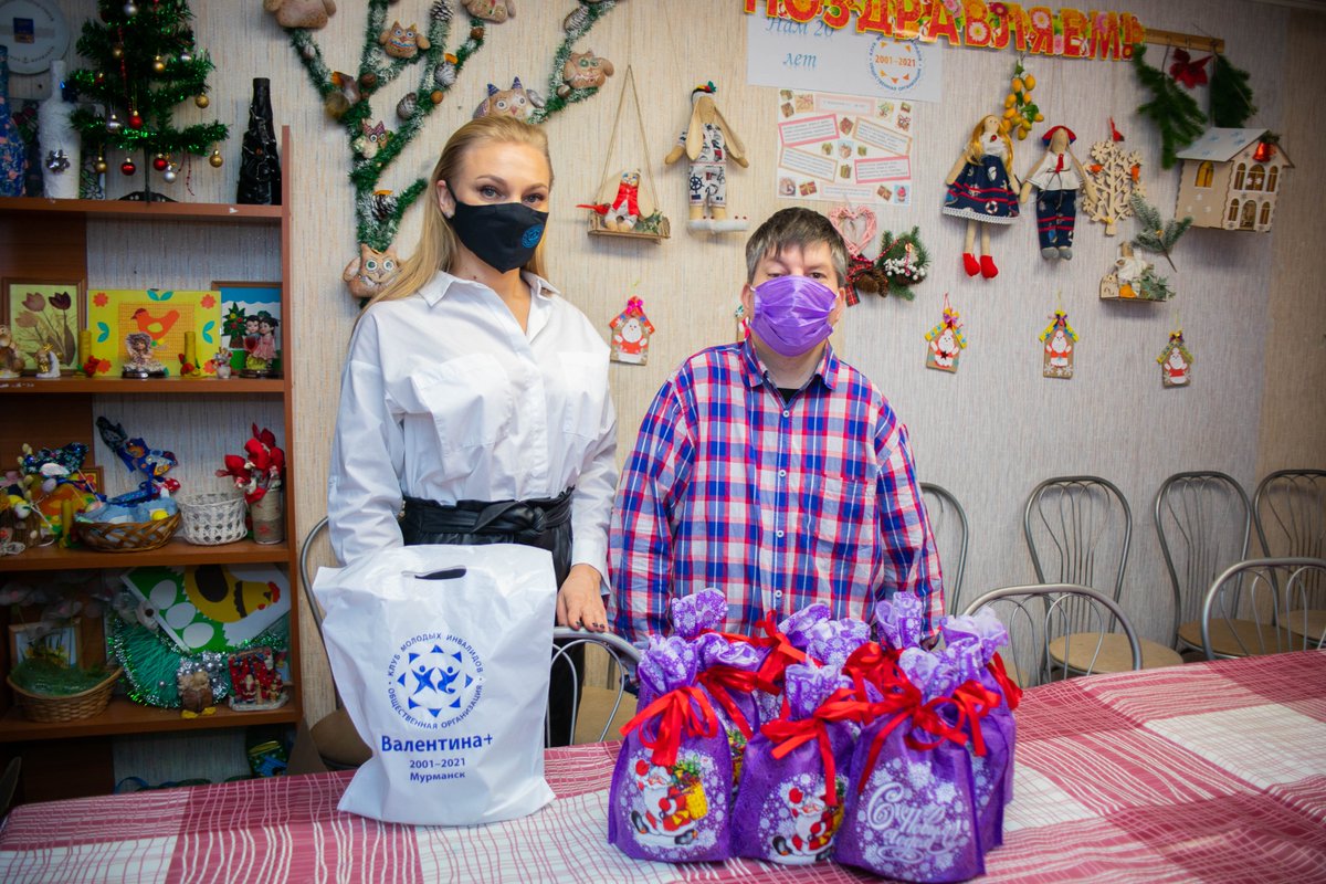 Портовики вручили подарки Клубу «Валентина плюс». Подробности - vk.com/murport51?w=wa…
