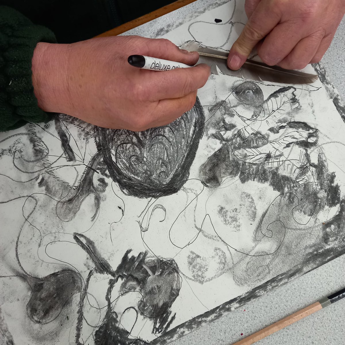 DLLCelfArts's tweet photo. Prosiect newydd wedi dechrau wythnos yma hefo Ican Prestatyn a'r artist Ben Davis a Kim Inspire @Celf_Cymru  #LlesCreadigol #IechydMeddwl -  Lovely new project started this week with @BenDavisCreate at Ican Prestatyn with @kiminspire #CreativeWellbeing #MentalHealth @Arts_Wales_ https://t.co/3nQEbIwHCP