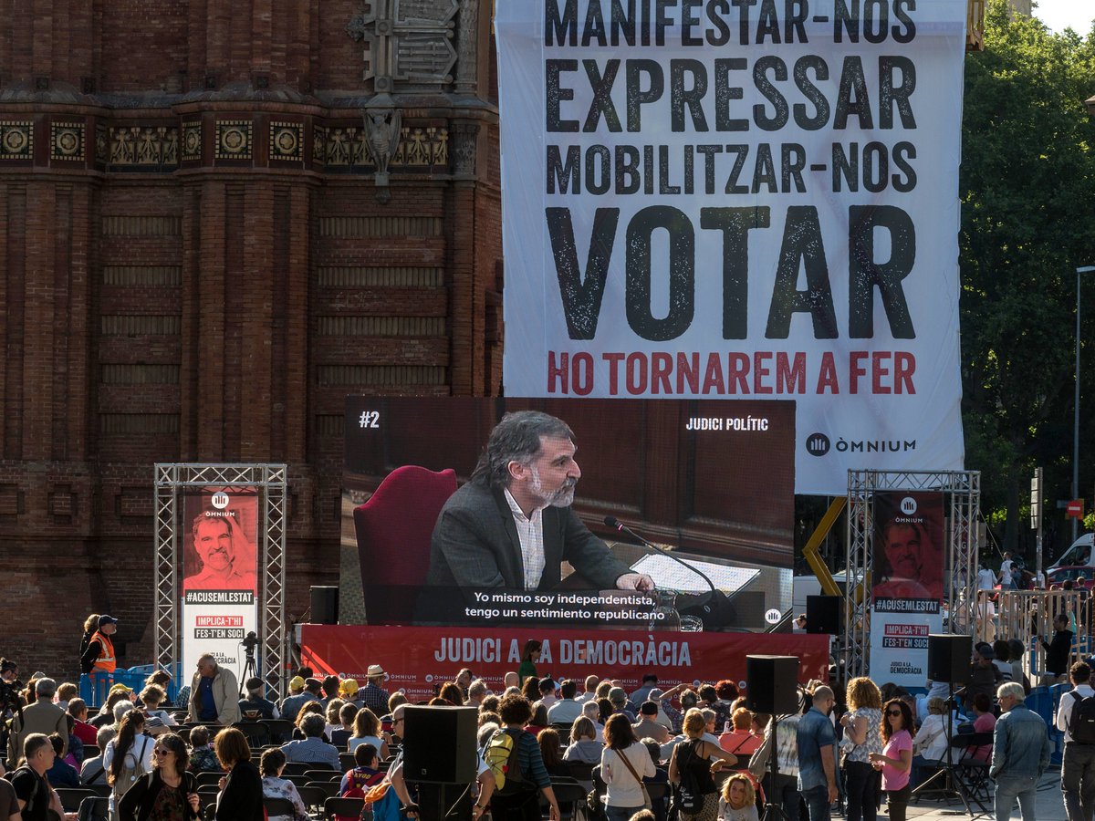 jcuixart's tweet image. Els fundadors ens van ensenyar a ser útils abans que importants, i calen arreu nous lideratges. Tothom és necessari, ningú imprescindible. "Des d'Alacant a la Provença, res no s'acaba i tot comença". Visca Òmnium Cultural, visca els Països Catalans i visca Catalunya lliure!