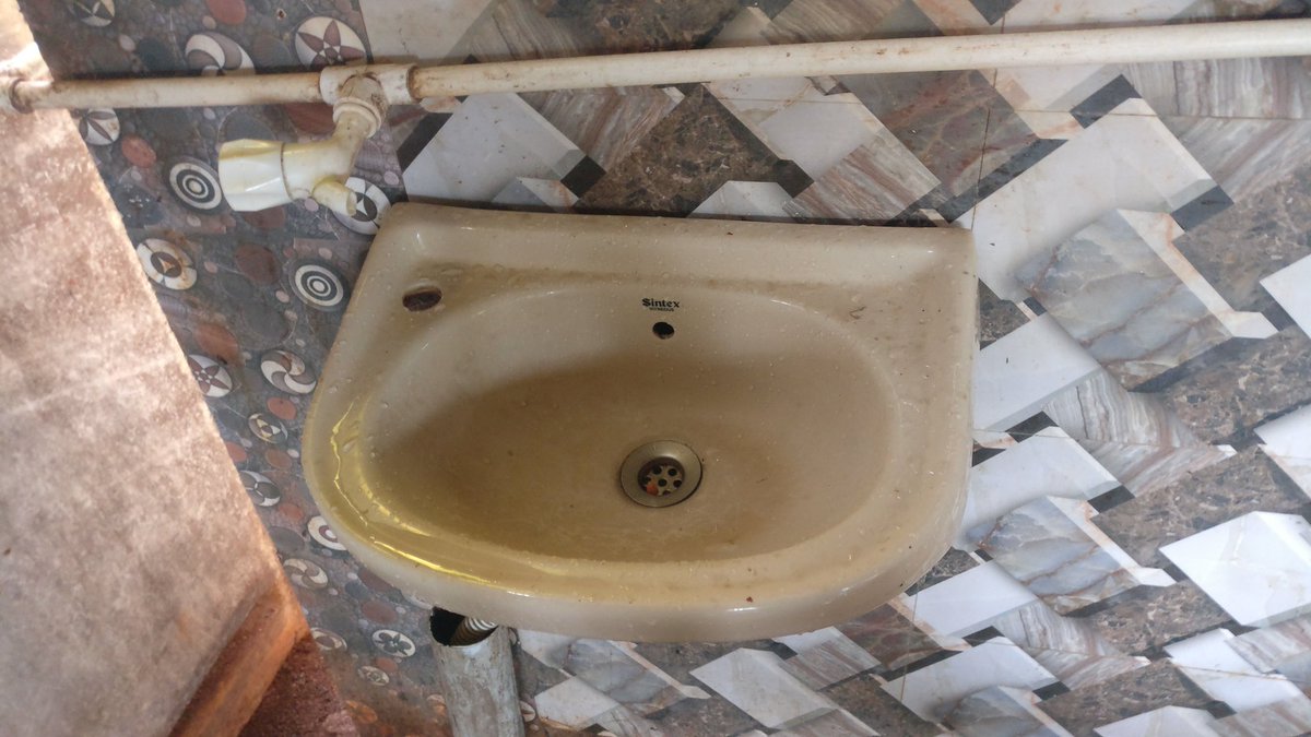 ViraljoshiLark's tweet photo. Forgot about Hen and egg 
Let's talk about this 
Which build first "Tap or Sink"
🤔🤔
#fieldwork #fieldworkfun #ultimatequestions #question 
#questiontime https://t.co/T92KBQWJCU