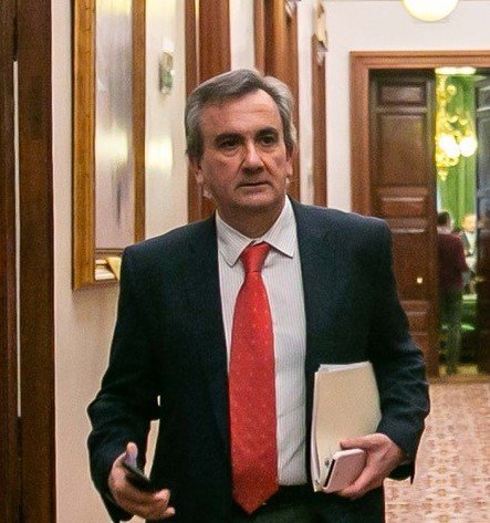 Consternado tras conocer el fallecimiento de José de Francisco. Nos deja un magnífico servidor público y un gran compañero. Dedicó parte de su vida a la actividad parlamentaria y trabajó, de manera incansable, para fortalecer nuestra democracia.

Mi sentido abrazo a su familia.