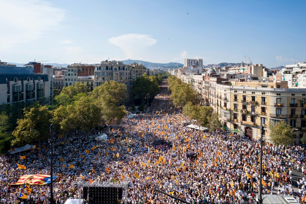jcuixart's tweet image. Els fundadors ens van ensenyar a ser útils abans que importants, i calen arreu nous lideratges. Tothom és necessari, ningú imprescindible. "Des d'Alacant a la Provença, res no s'acaba i tot comença". Visca Òmnium Cultural, visca els Països Catalans i visca Catalunya lliure!