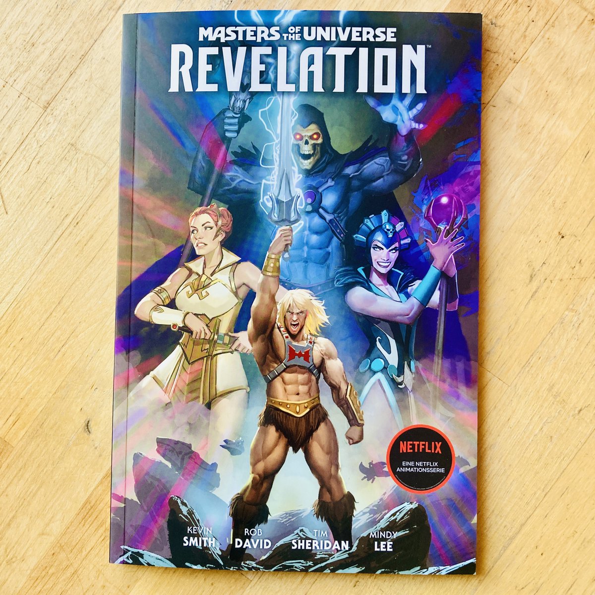 joetimberwolf's tweet photo. Comp's here!
Masters of the Universe: REVELATION!
story @ThatKevinSmith & Rob David, script @iamtimsheridan fantastic art by @Mindyleedoodles, popping colors @ricorenzi, lettering by RamONE, my translation.
#Comicstranslation #MotURevelation #MotU #heman
Out now @PaniniVerlag https://t.co/h3Q1on6A39